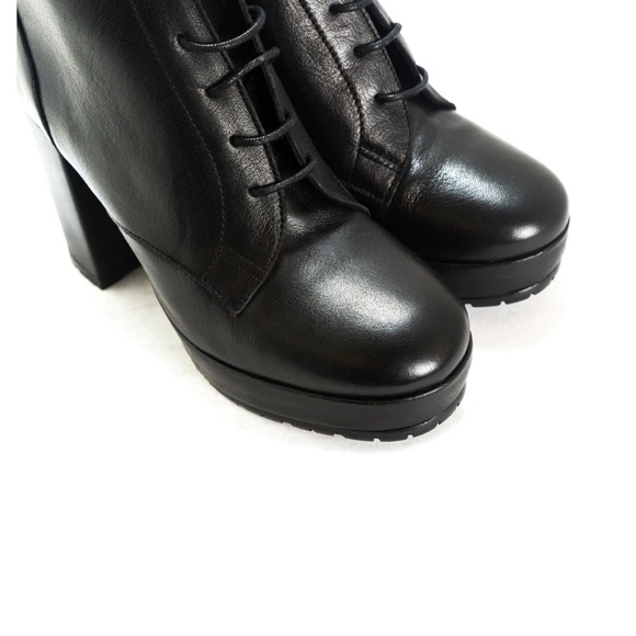 L’intervalle Fergy Black Leather Heeled Lace Up Ankle Boots - Picture 3 of 9